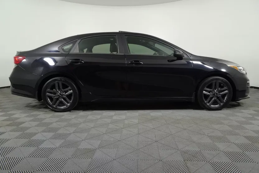 2021 Kia Forte GT-Line photo 1