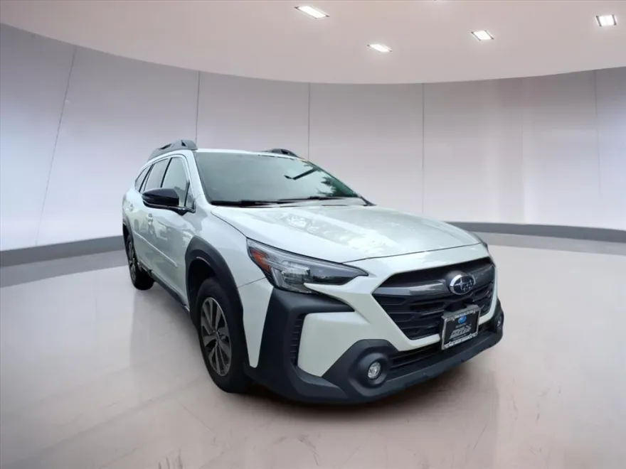 2023 Subaru Outback Premium photo 1
