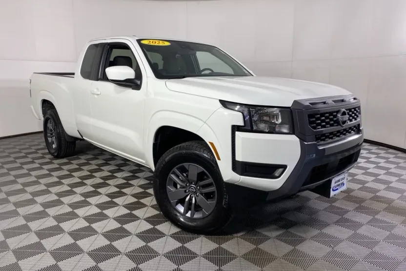 2025 Nissan Frontier SV photo 1