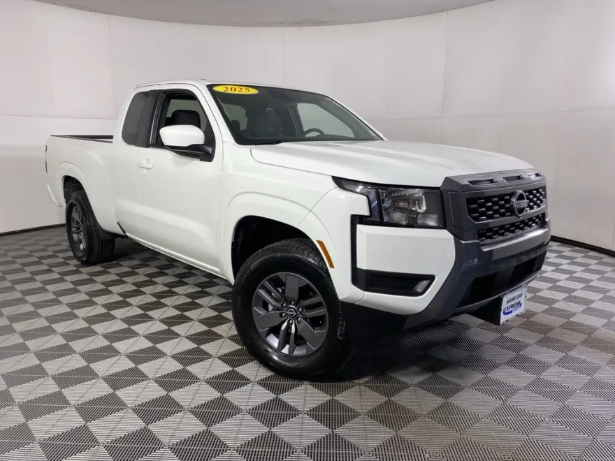 2025 Nissan Frontier SV photo 1