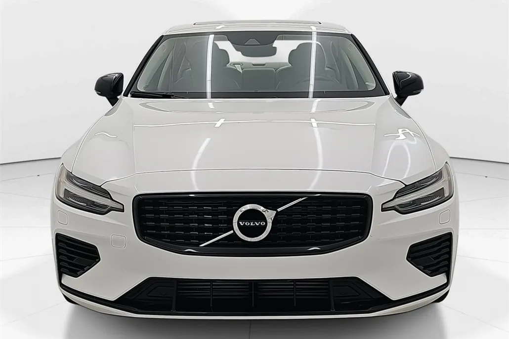 2022 Volvo S60 Recharge T8 R-Design Expression photo 1