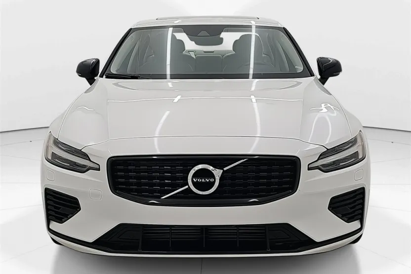 2022 Volvo S60 Recharge T8 R-Design Expression photo 1