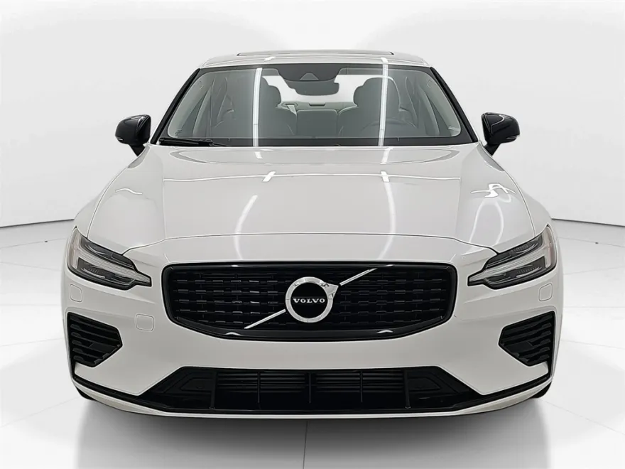 2022 Volvo S60 Recharge T8 R-Design Expression photo 1