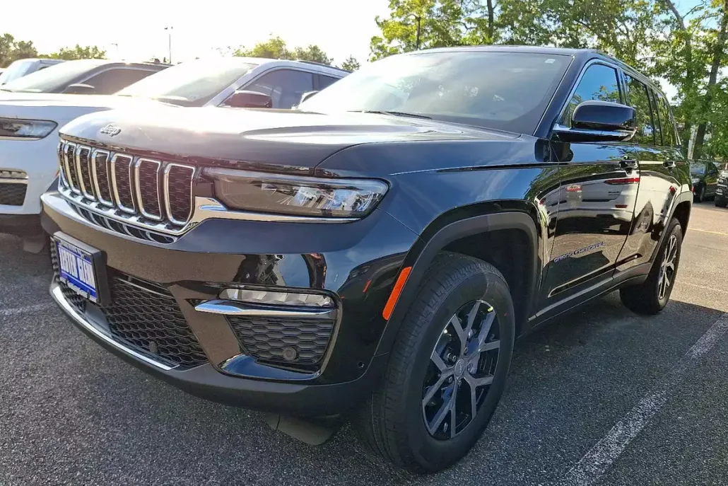 2025 Jeep Grand Cherokee Limited photo 1