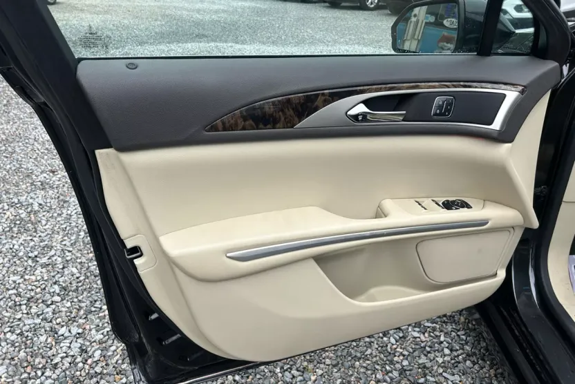 2015 Lincoln MKZ photo 1