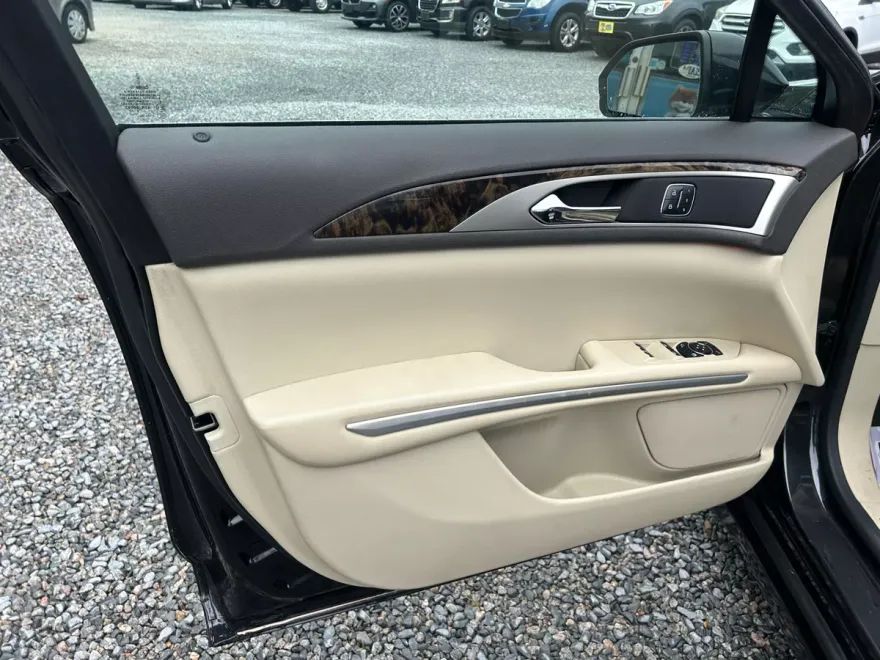 2015 Lincoln MKZ photo 1