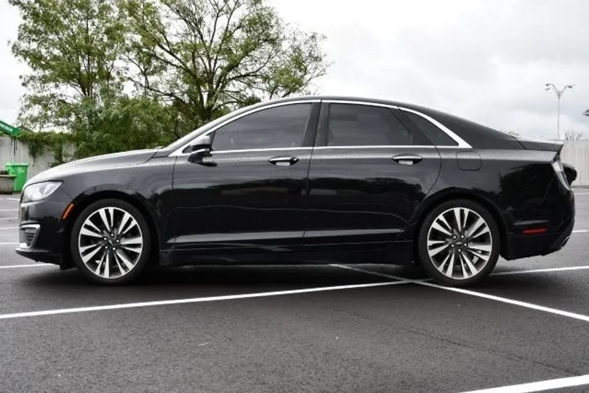 2020 Lincoln MKZ Reserve photo 1