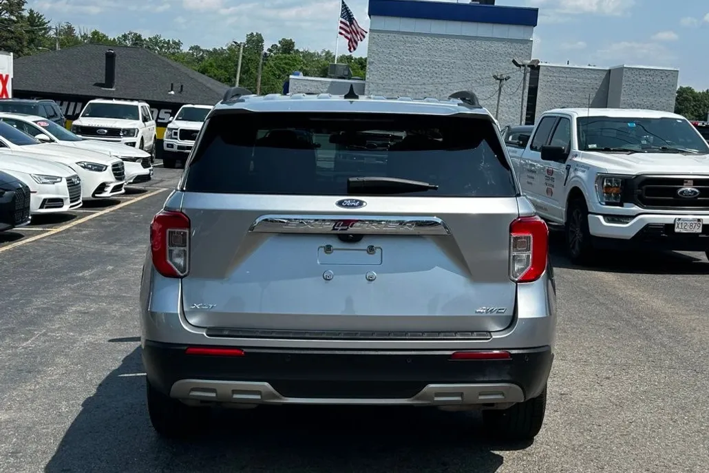 2021 Ford Explorer XLT photo 1