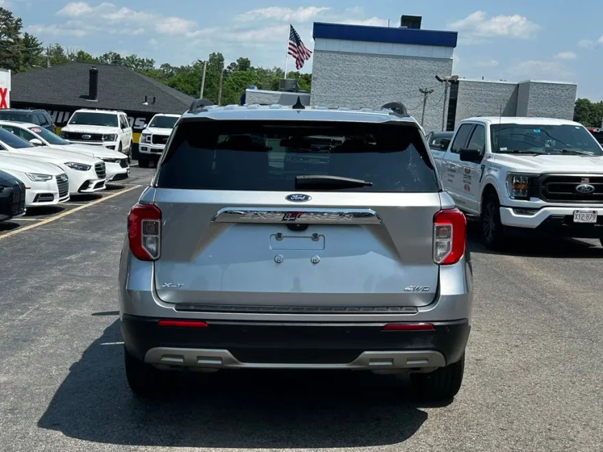 2021 Ford Explorer XLT photo 1