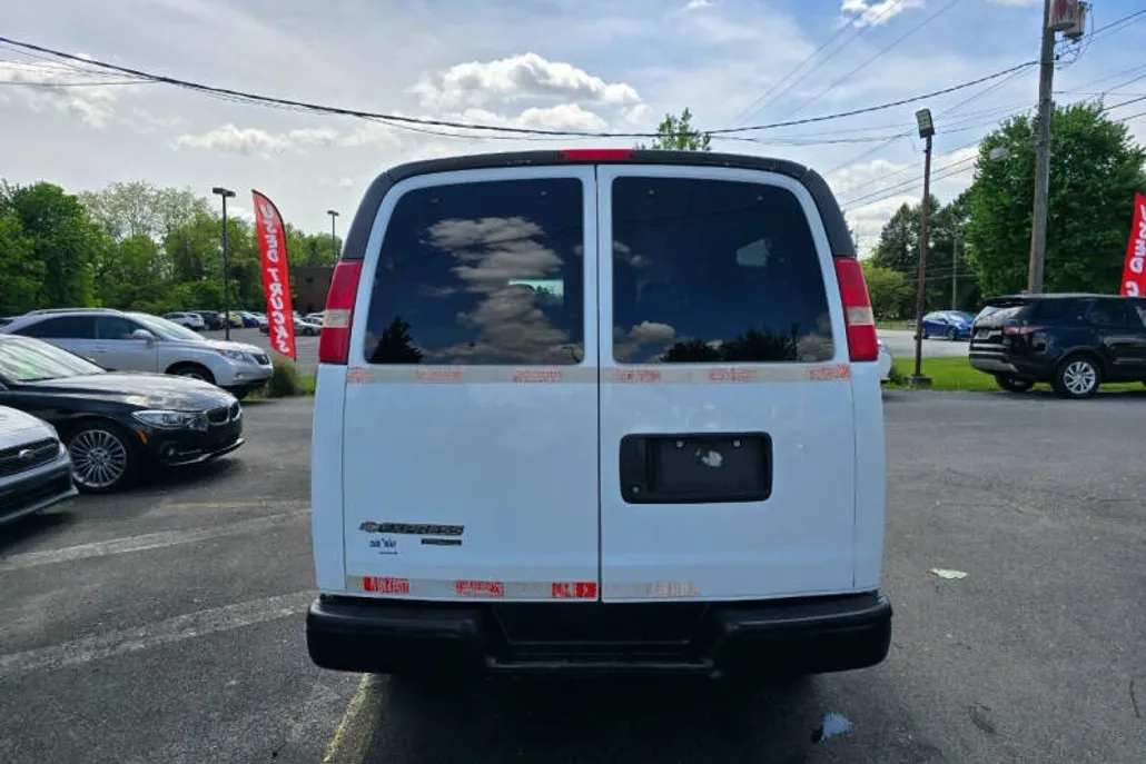 2012 Chevrolet Express LS 3500 photo 1