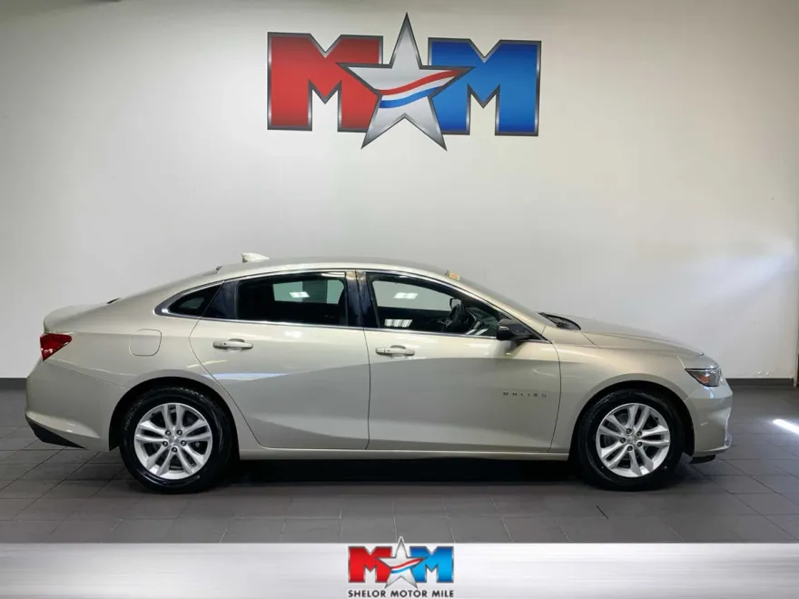 2016 Chevrolet Malibu 1LT photo 1