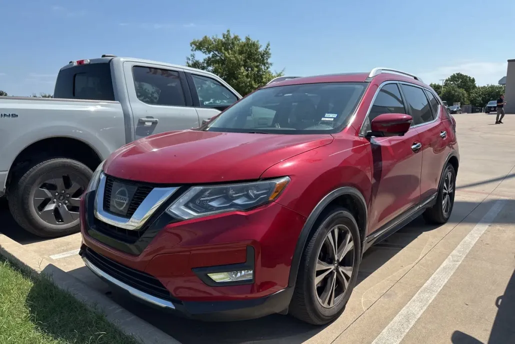 2017 Nissan Rogue SL photo 1