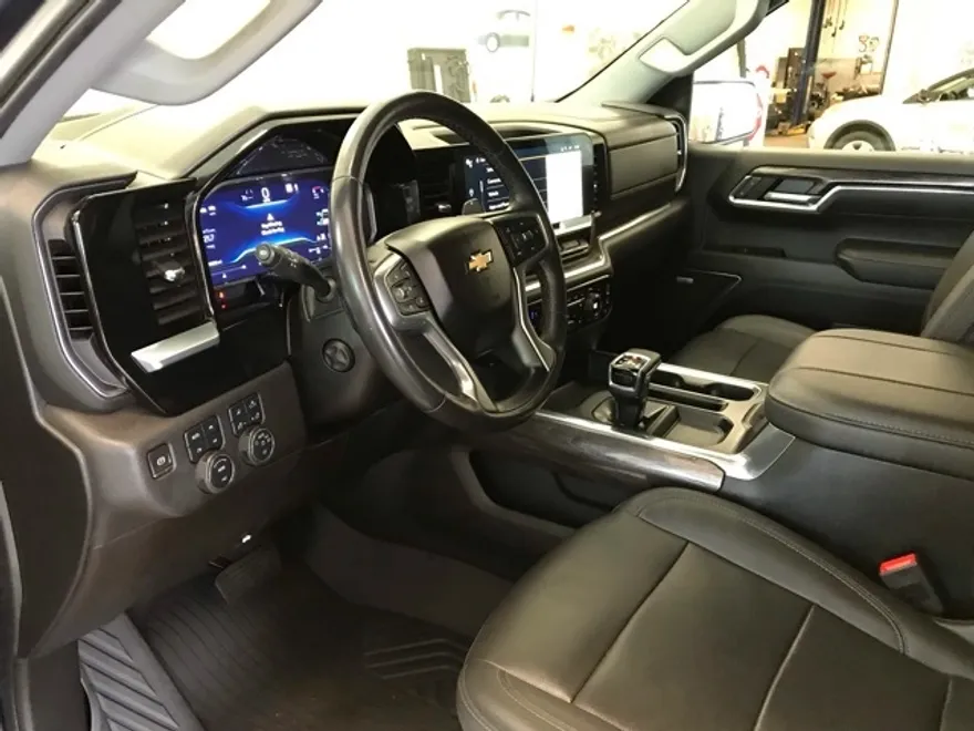 2023 Chevrolet Silverado 1500 LTZ photo 12