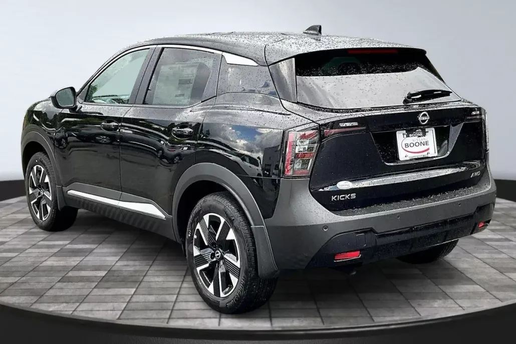 2025 Nissan Kicks SV photo 1