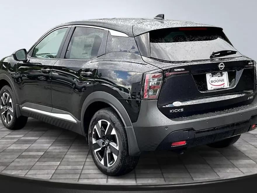 2025 Nissan Kicks SV photo 1