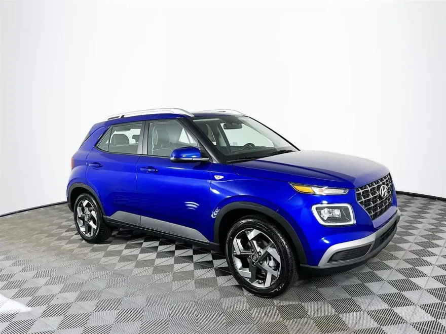 2025 Hyundai Venue Limited photo 1