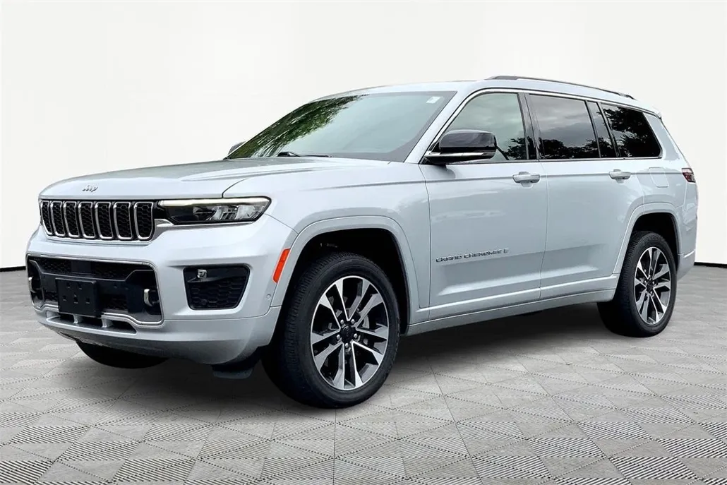 2022 Jeep Grand Cherokee Overland photo 1