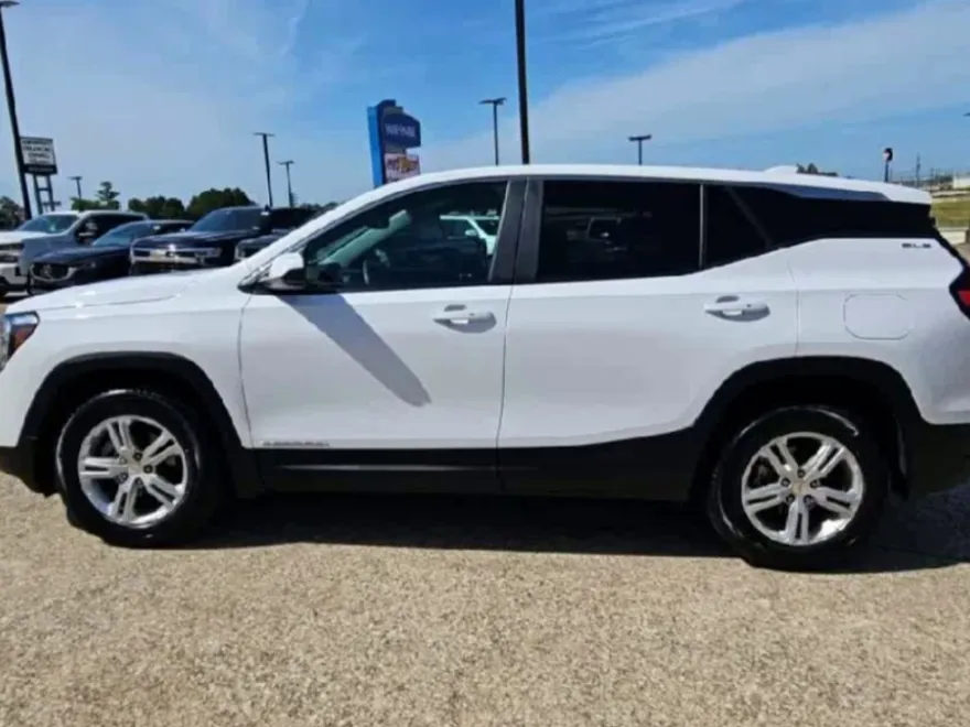 2024 Gmc Terrain SLE photo 1