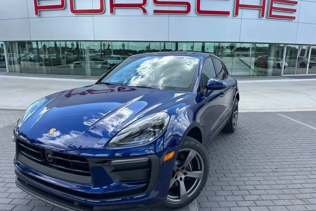 2025 Porsche Macan photo 1
