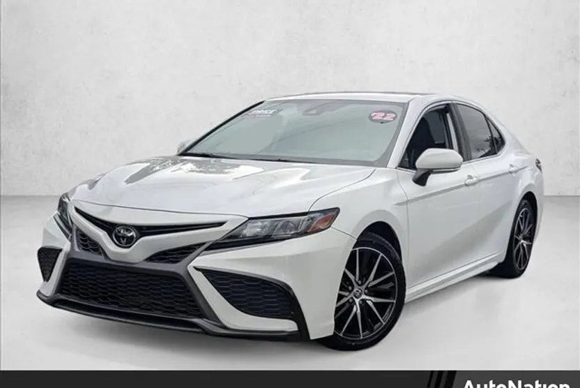 2022 Toyota Camry SE photo 1