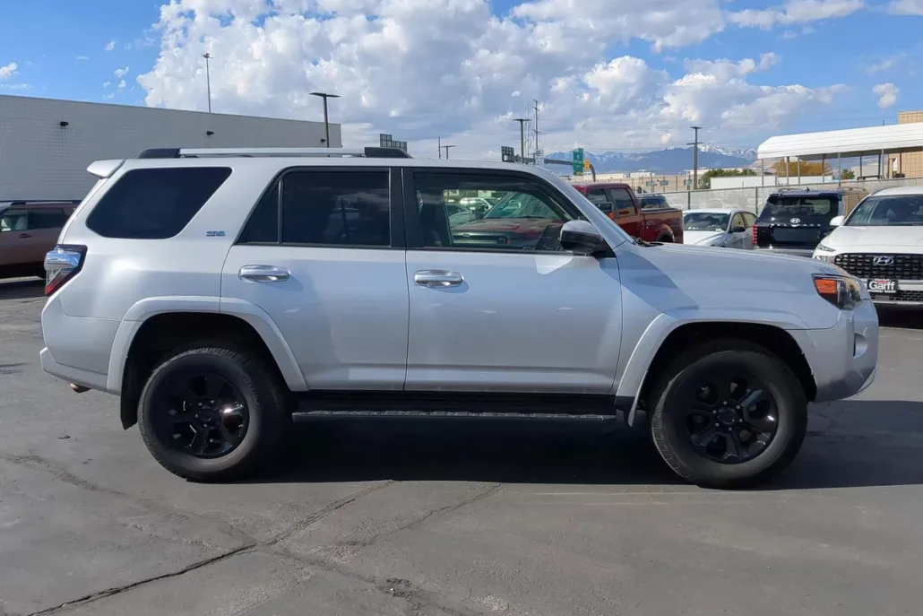 2019 Toyota 4Runner SR5 photo 1