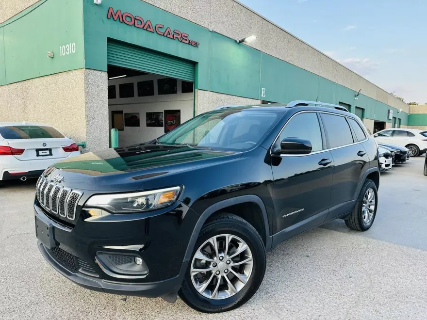 2019 Jeep Grand Cherokee Latitude photo 1