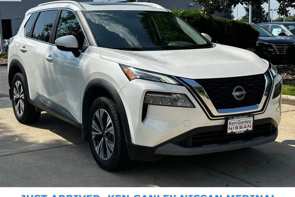2023 Nissan Rogue SV photo 1