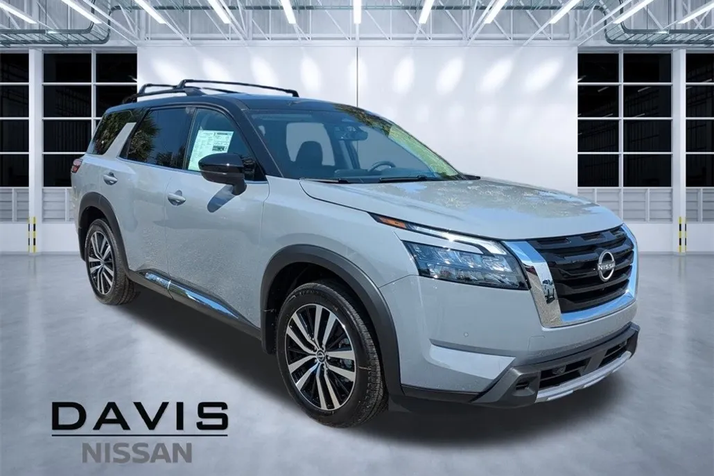 2025 Nissan Pathfinder Platinum photo 1