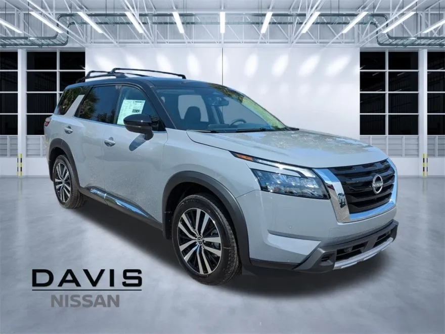 2025 Nissan Pathfinder Platinum photo 1