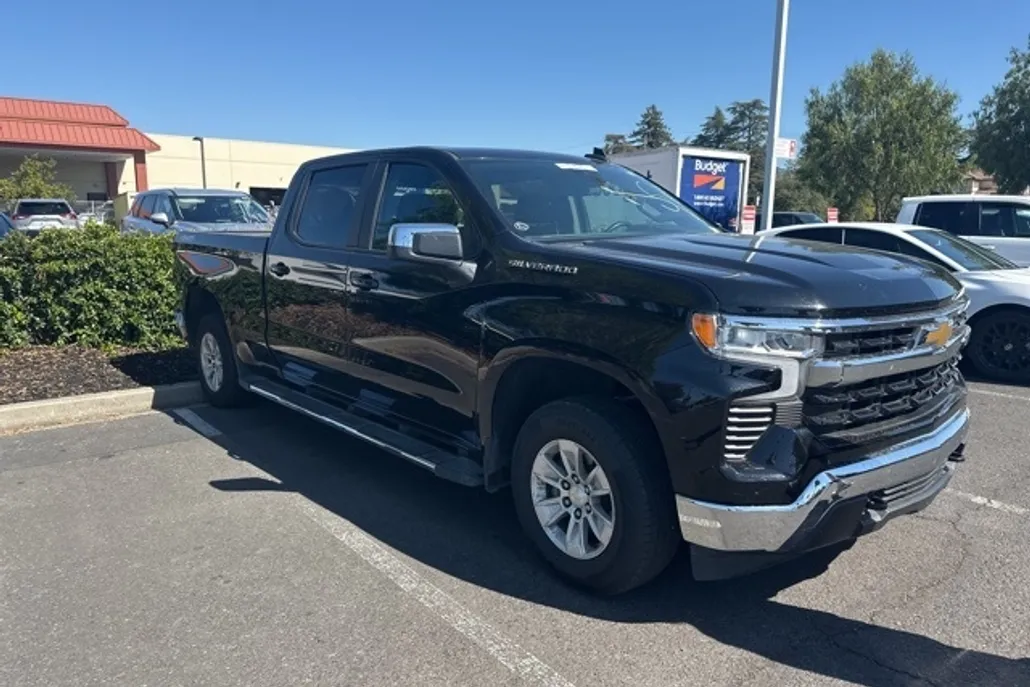 2024 Chevrolet Silverado 1500 LT photo 1