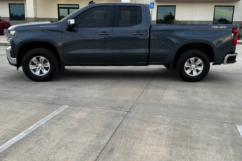 2020 Chevrolet Silverado 1500 LT photo 1