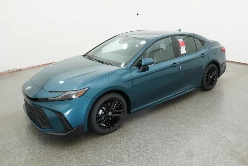 2026 Toyota Camry SE photo 1