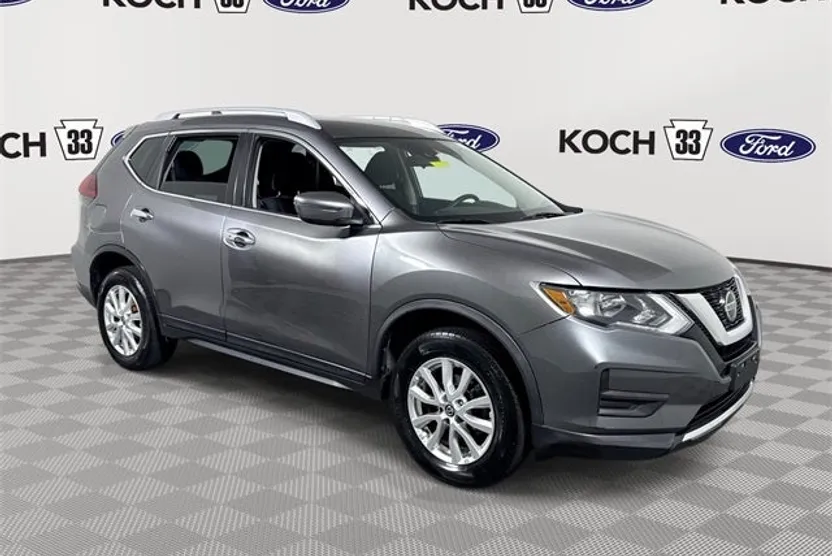 2019 Nissan Rogue SV photo 1
