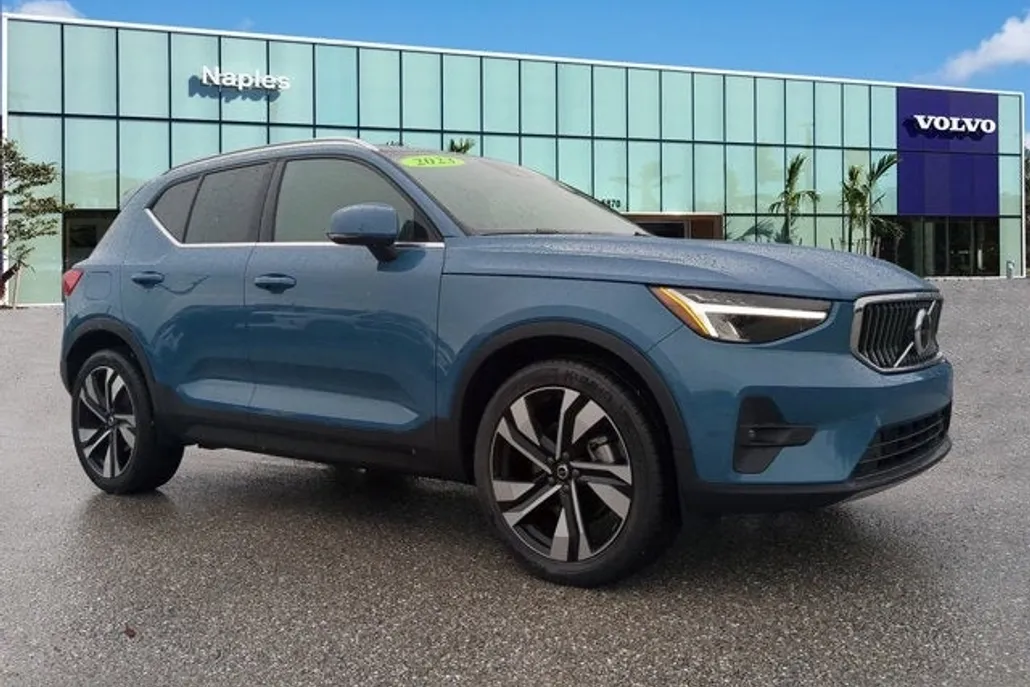 2023 Volvo XC40 Plus photo 1