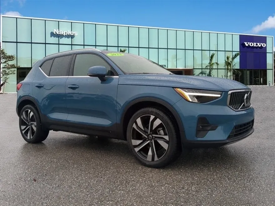 2023 Volvo XC40 Plus photo 1