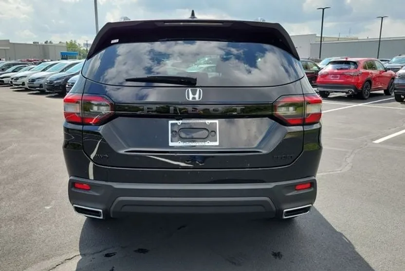 2025 Honda Pilot Sport photo 1