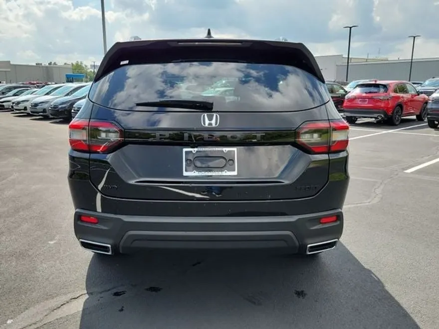 2025 Honda Pilot Sport photo 1
