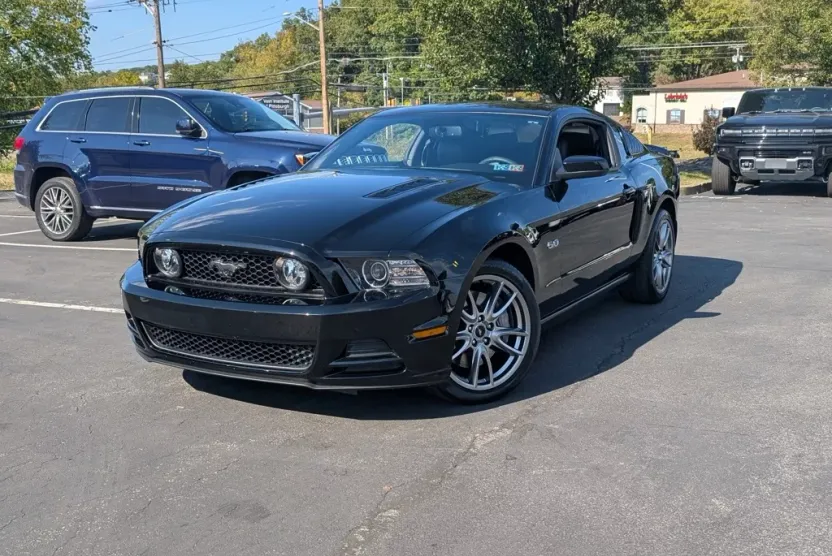 2013 Ford Mustang GT Premium photo 1