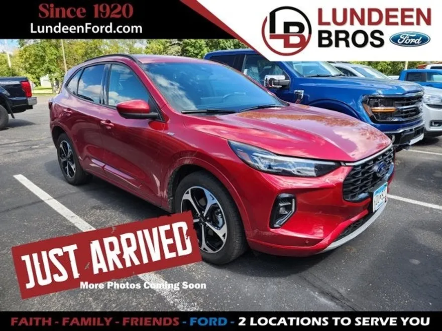 2023 Ford Escape ST-Line Elite photo 1