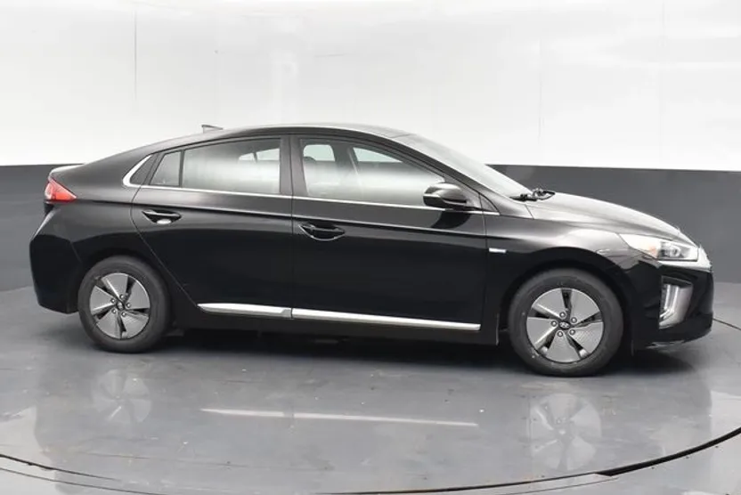 2020 Hyundai Ioniq SE photo 1