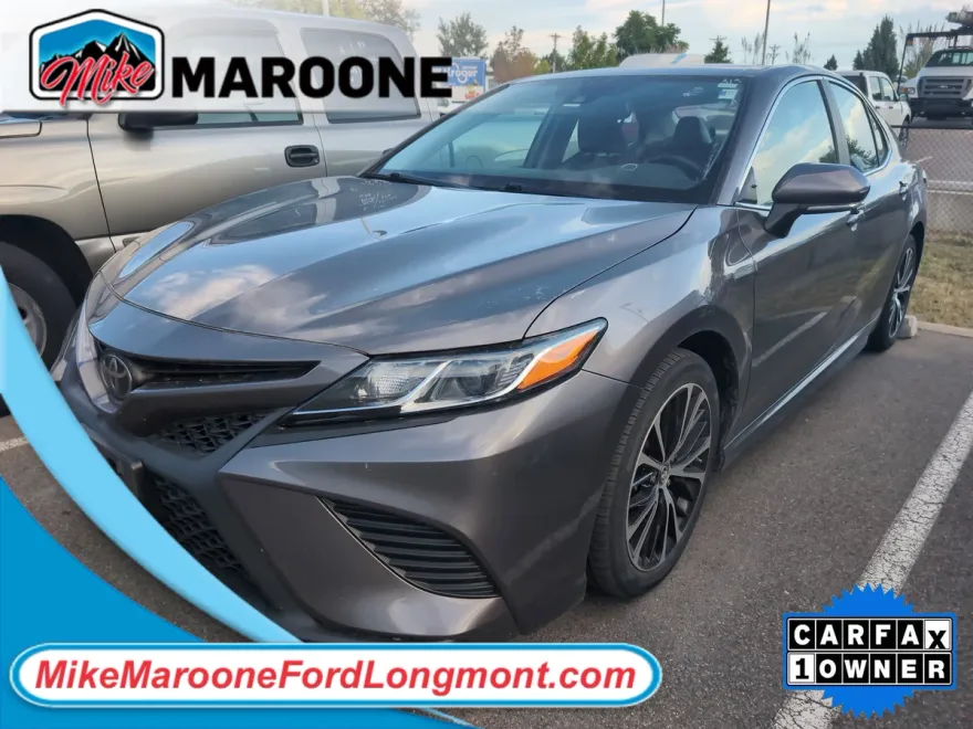 2019 Toyota Camry SE photo 1