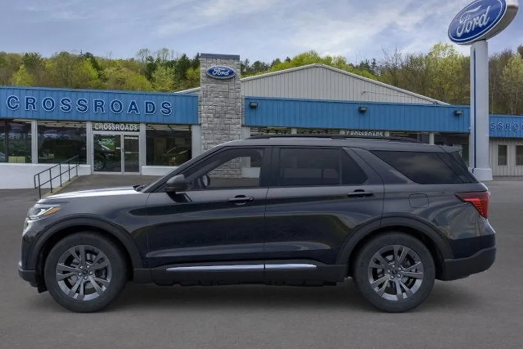 2025 Ford Explorer photo 1
