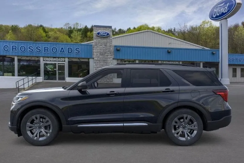 2025 Ford Explorer photo 1