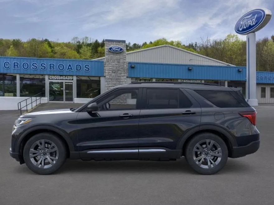 2025 Ford Explorer photo 1