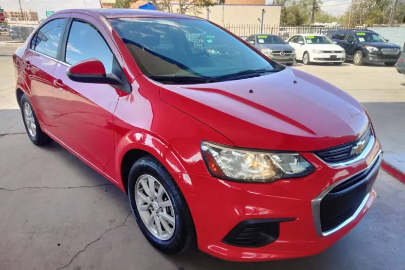 2018 Chevrolet Sonic LT photo 1