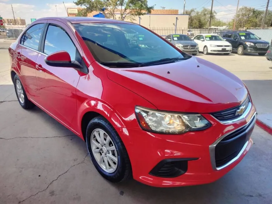 2018 Chevrolet Sonic LT photo 1