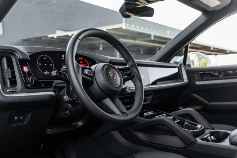 2025 Porsche Cayenne photo 1