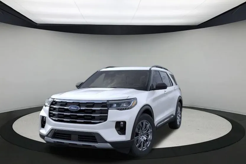 2025 Ford Explorer photo 1