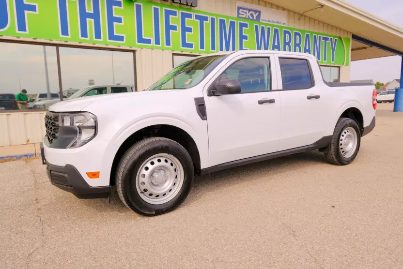 2025 Ford Maverick XL photo 1