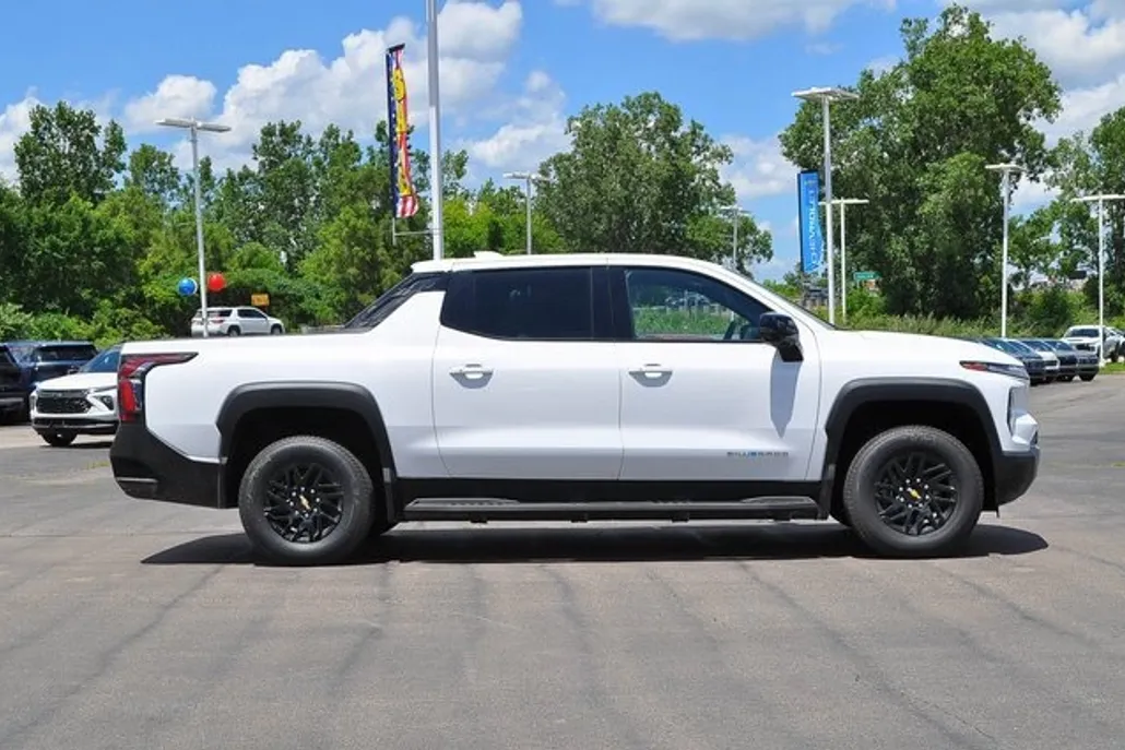 2025 Chevrolet Silverado EV LT photo 1